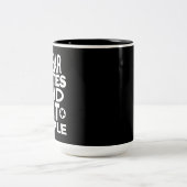 私はスケートおよび衝突人々のローラーダービーを身に着けています ツートーンマグカップ (中央)