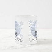 私はスケートで滑ることを愛します フロストグラスマグカップ (中央)