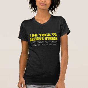 私はストレスを取り除くためにヨガをします Tシャツ