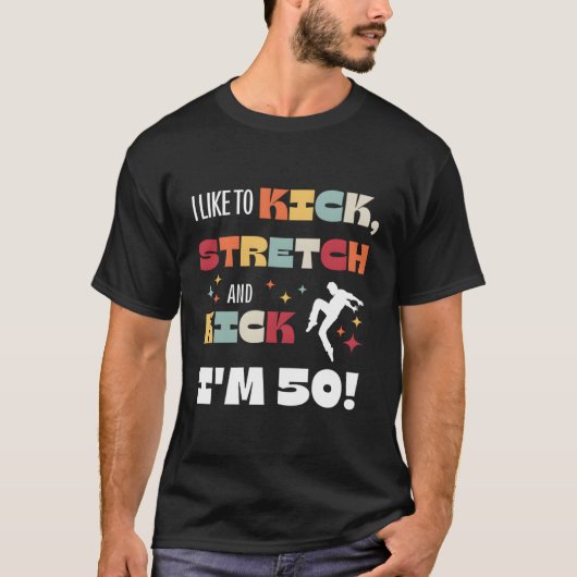 私はストレッチを蹴って50歳を蹴るのが好きだ Tシャツ (正面)