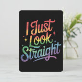 私はストレートルックレインボーゲイLGBTQプライドアリ 招待状 (スタンド正面)