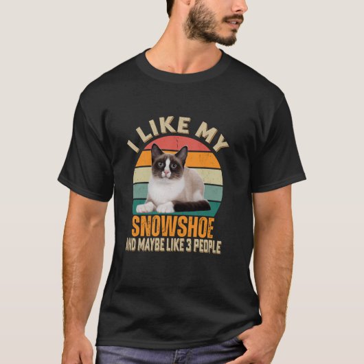 私はスノーシューの猫が好きで、3人くらいかなおもしろいい Tシャツ (正面)
