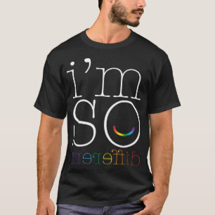 私はスマイル白違う虹かわいいLGBT Tシャツ