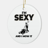 私はセクシーで私はそれを刈る セラミックオーナメント (左)