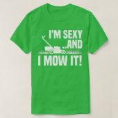 私はセクシーと私はそれを芝刈りガーデニングを刈おもしろいる Tシャツ (デザイン正面)