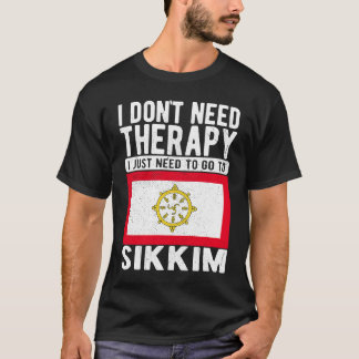 私はセラピーなんか必要ない、シッキムに行けばいいだけ Tシャツ