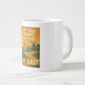 私はセラピーは必要ない、私は東に行く必要がある ジャンボコーヒーマグカップ (正面右)