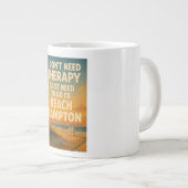 私はセラピーを必要としない、私はちょうどビーチハンプトン ジャンボコーヒーマグカップ (正面右)