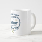 私はセラピーを必要としない、私はヨットを必要とする ジャンボコーヒーマグカップ (正面右)