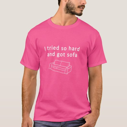 私はソファと懸命を試し得た Tシャツ (正面)
