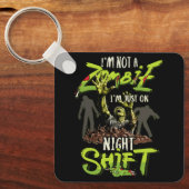 私はゾンビではない私はちょうど夜シフトのホラーhaに乗っている キーホルダー (正面)