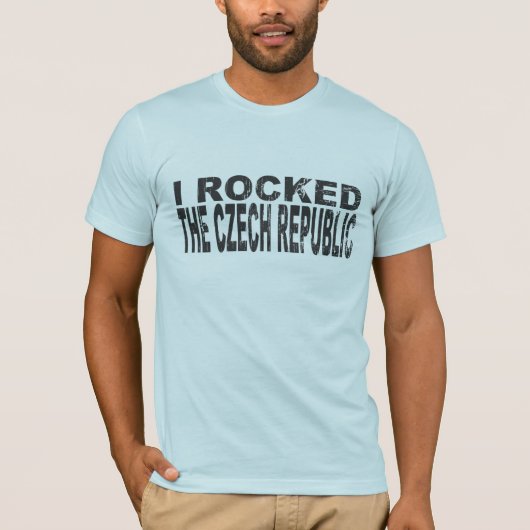 私はチェコスロバキア共和国を揺すりました Tシャツ (正面)