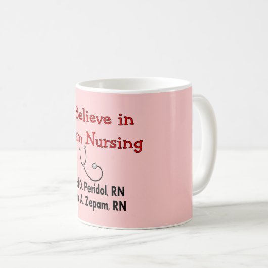 私はチーム看護で信じます--笑わされるなナースのギフト コーヒーマグカップ (正面右)