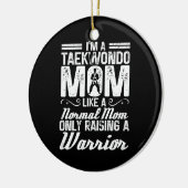 私はテコンドーのママで、普通のママ武術アートみたいな セラミックオーナメント (左)