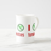 私はトマトが嫌いだ ボーンチャイナマグカップ (正面右)