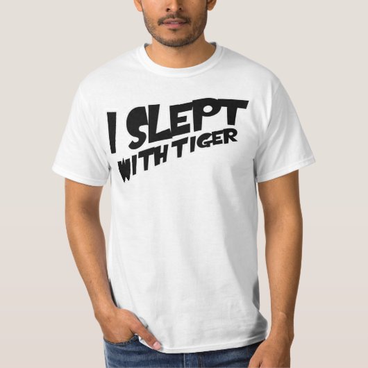 私はトラのTシャツによって眠りました Tシャツ (正面)