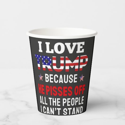 「私はトランプが大好きだ、なぜなら彼はすべての人を怒らせるからだ 紙コップ (正面)