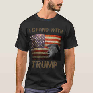 私はトランプのアメリカ国旗Tシャツを掲げている Tシャツ