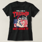 私はトランプの女の子はアメリカ国旗Republicaを乗り越える Tシャツ (デザイン正面)