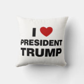 私はトランプ大統領ハートを愛する クッション (裏面)