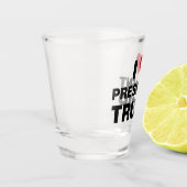 私はトランプ大統領ハートを愛する ショットグラス (左)