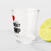私はトランプ大統領ハートを愛する ショットグラス (右)