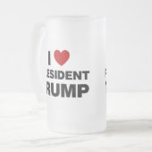 私はトランプ大統領ハートを愛する フロストグラスビールジョッキ (正面左)