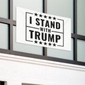 私はトランプ2024と立つ 横断幕 (ビルの外側)