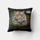 私はトラ枕が大好き クッション (裏面)