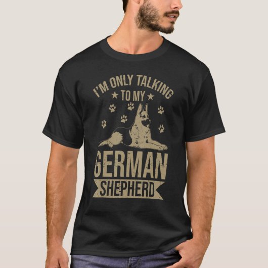 私はドイツの羊飼いと話している犬 Tシャツ (正面)