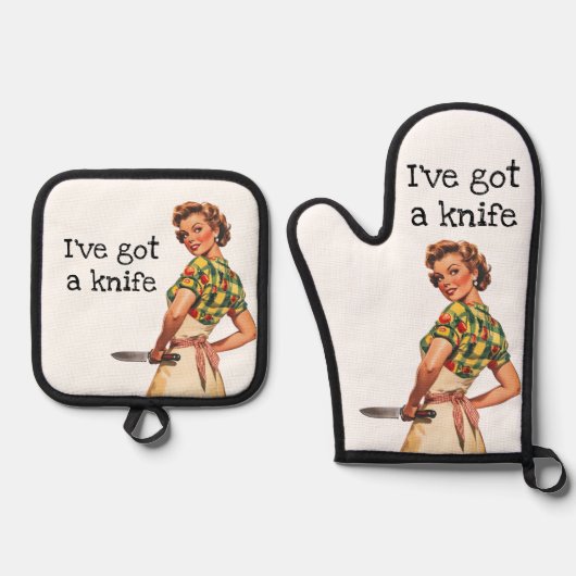 私はナイフ得皮肉なレトロ主婦がいる 鍋つかみ&鍋敷きセット (正面)