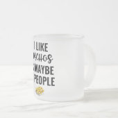 私はナチョスと多分3人が好きだ フロストグラスマグカップ (正面右)