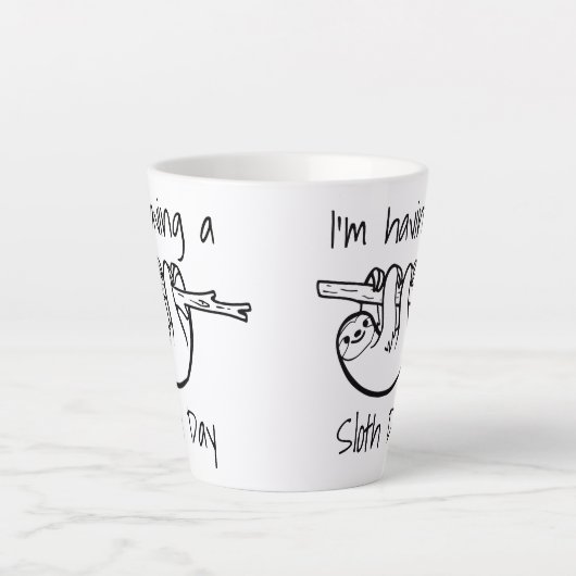 私はナマケモノの日を過ごしている カフェラテマグ (正面)