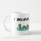 私はネス湖モンスターで信じます コーヒーマグカップ (左)