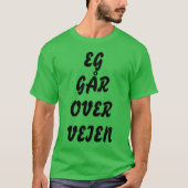 私はノルウェーグリーンで道路を渡っている Tシャツ (正面)