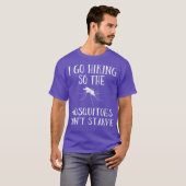 私はハイキングに行くので蚊が飢えていおもしろいない Tシャツ (正面フル)