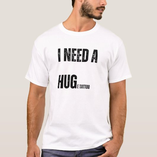 私はハグの巨大なタトゥーワードツイストよくはしゃぐが必要 Tシャツ (正面)