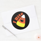 私はハロウィーンキャンディーコーンバンパイアをかむ ラウンドシール (封筒)