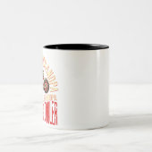 私はバイクもしくは自転車に乗る人おじいちゃんTシャツ – おじいちゃんバイクもしくは自転車に乗る人ギ ツートーンマグカップ (中央)