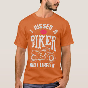 私はバイクもしくは自転車に乗る人にキスし、私はそれが好きおもしろいバイクもしくは自転車に乗る人モータ Tシャツ