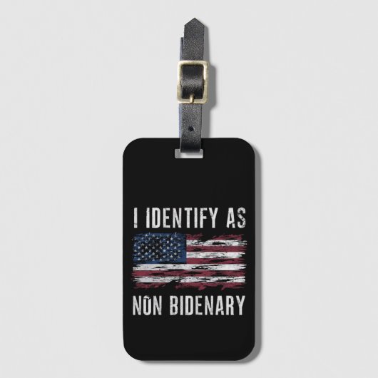 私はバイデン支持者ではない愛国者アメリカ人です ラゲッジタグ (正面縦)