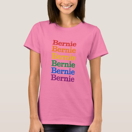 私はバーニー・サンダースと立つ – LGBT for Bernie Sand Tシャツ (正面)
