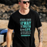 私はパステルカラーのウェイTシャツ Tシャツ<br><div class="desc">ヨハネ14:6の聖書の聖句を持つキリスト教のTシャツイエスは彼に言った、「わたしは道であり、真理であり、いのちである。私を通し来てしか父に対して誰も出来ない」詩は青いパステル色で書き物とミニマルタイポグラフィを混ぜて書かれている。このトレンディーモダン、信仰のデザインは完璧な贈り物とファッション声明である。#christian #religion #scripture #faith #bible #jesus</div>