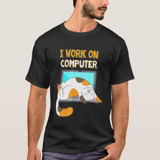 私はパソコンで働くおもしろい猫好きキッテン子猫 Tシャツ (正面)
