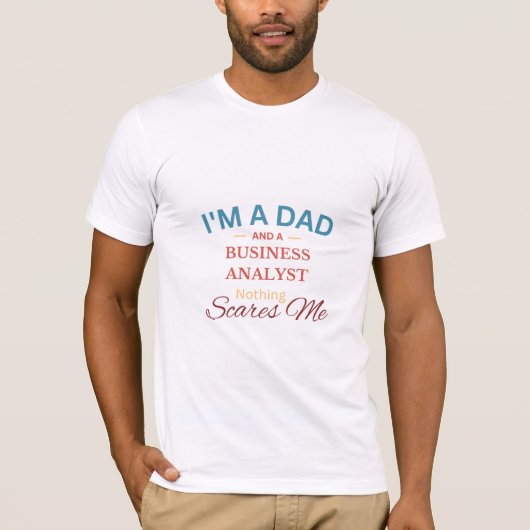 私はパパでビジネスアナリストだ何も怖くない Tシャツ (正面)