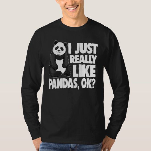 私はパンダの女がパンダの愛を持っているのが好きだ Tシャツ (正面)