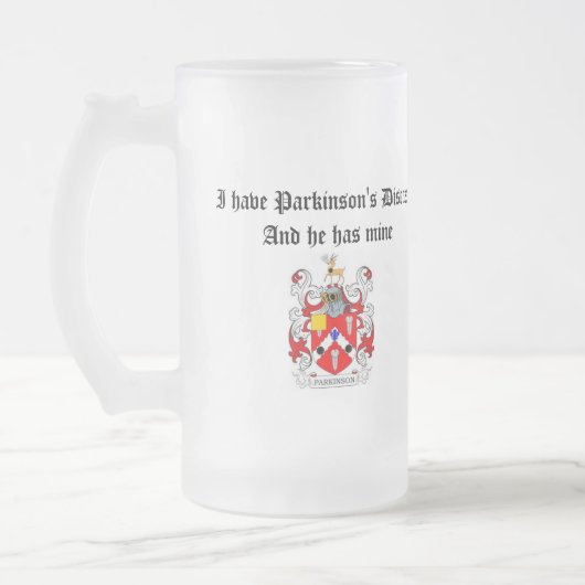 私はパーキンソン病を有し、彼に私の物があります フロストグラスビールジョッキ (左)