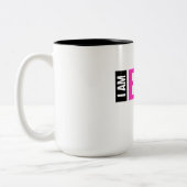 「私はパーソナライズされたエミリーだ」 ツートーンマグカップ (左)