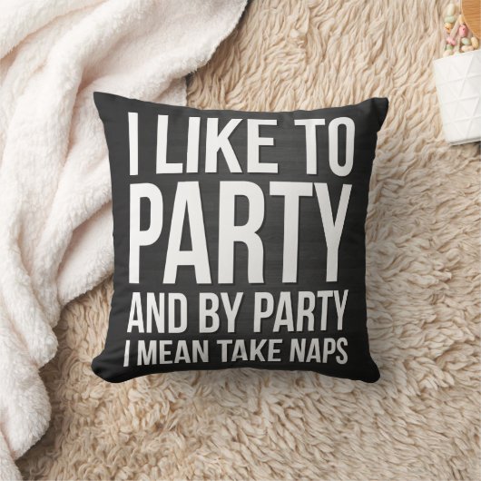 私はパーティを楽しむのを好みパーティーによって取ります昼寝を意味します クッション (ブランケット)