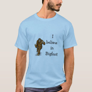 私はビッグフットのTシャツで信じます Tシャツ